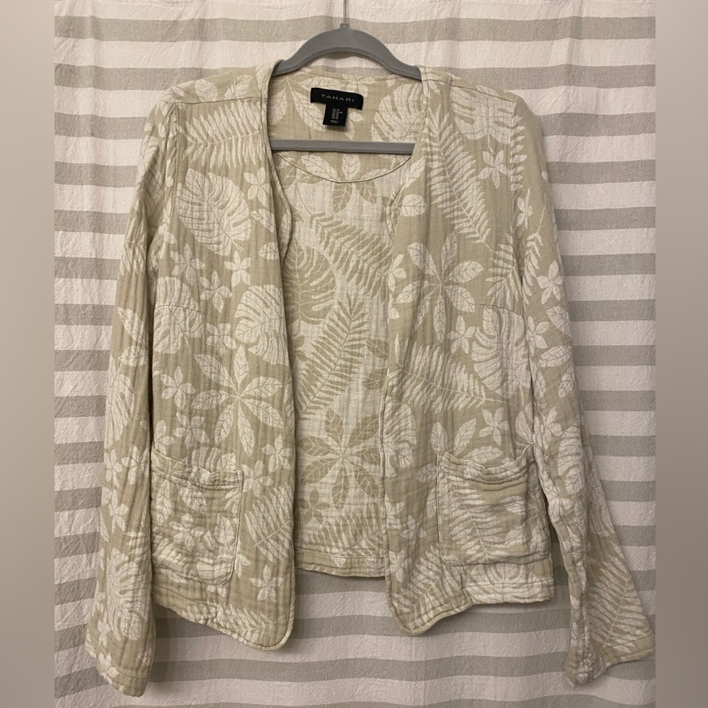 EUC tahari neutral floral linen quilted open cardigan Sz medium